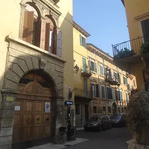 Hostal Protezione Della Giovane - Female, Verona